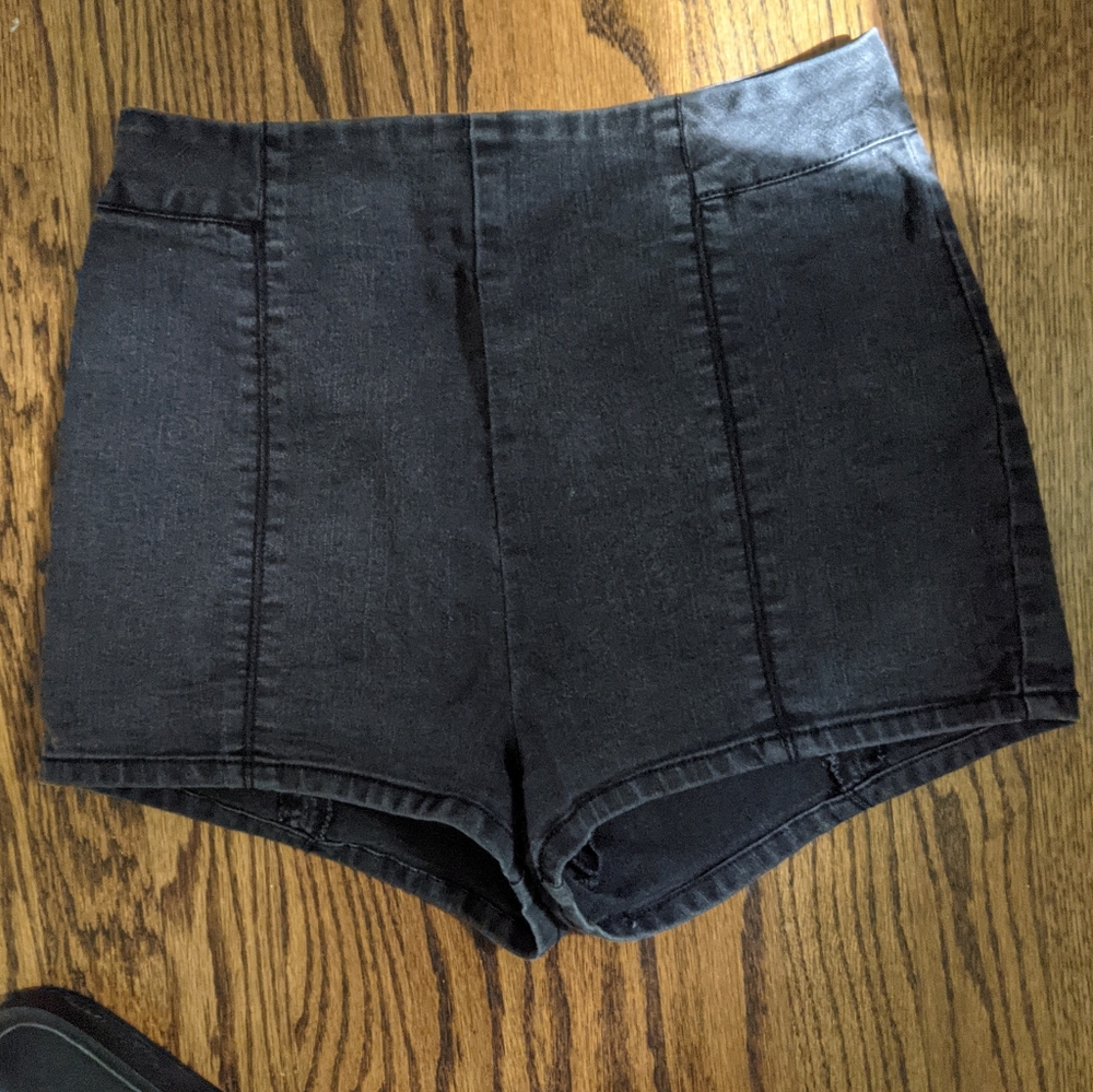 Kimchi blue size 8 high waisted hot pants